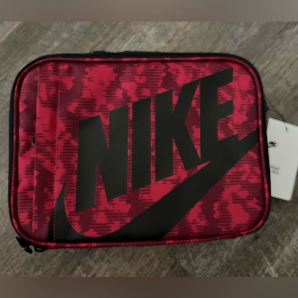 Nike Hard Shell Lunchbox - Picture 1 of 7